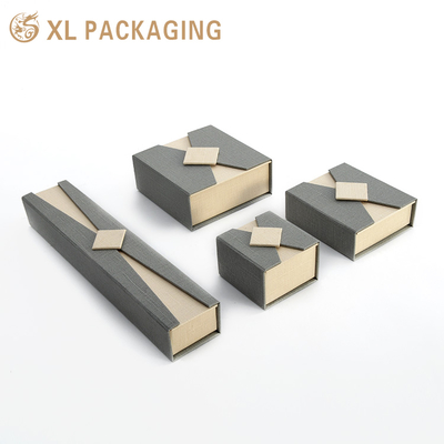 Αγορά XL Packaging Manufacturer Custom Logo Νέο κόσμημα Χάρτινο κουτί δαχτυλίδι περιδέραιο δώρο Λοξοφόρα συσκευασία κοσμημάτων online manufacture