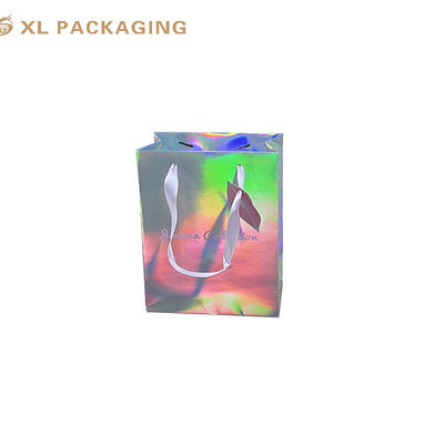 XL συσκευασία Προσαρμοσμένες χαρτοσακούλες δώρων με χερούλια Custom λαμπερές τσάντες για ψώνια Tote bags Foil Stamping Custom Logo Gloss Lamination Stylish Packaging για εκδηλώσεις λιανικής πώλησης Branded gifting
